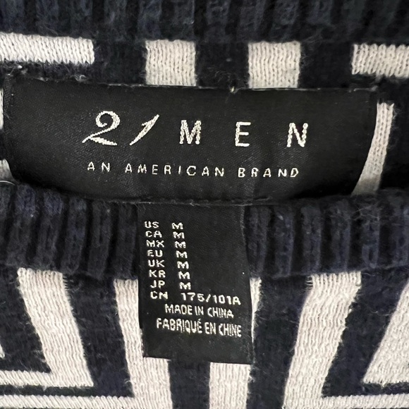 Black & White Patterned Sweater M - Picture 3 of 3